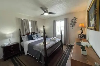 Image de Business Class / Family Vacation / Large back yard