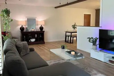 Image de Cozy 2-bedroom house with WiFi and Ac in Plainview