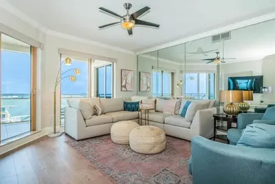 Image de Luxury Sandpearl Residences condo with Amazing Gulf Views - Clearwater Beach, Fl