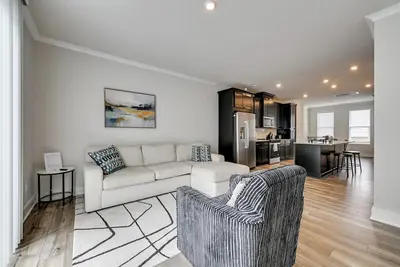 Image de 2 Mi to Uptown Charlotte: Family Townhome!