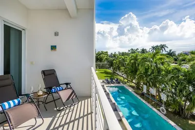 Image de Elegant Waterfront Escape, Palm Heights Retreat