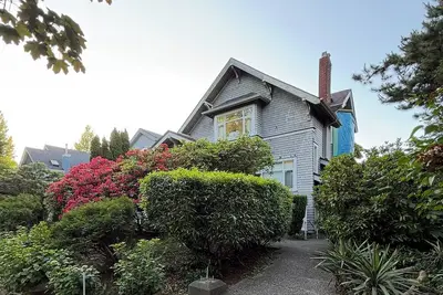 Image de Stunning Mcm Kitsilano Penthouse with private Hot tub!