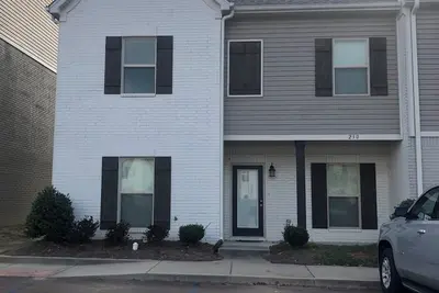 Image de Spacious 4-bedroom condo with WiFi, Ac in charming Oxford