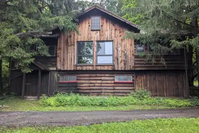 Image de 4-bedroom Rustic secluded cabin in fabulous Bedford with WiFi