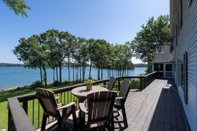 Image de 4-br - Lakefront house near Clemson