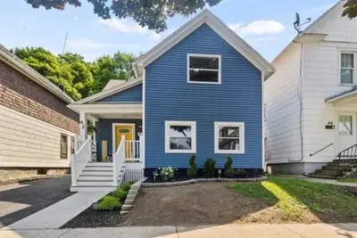 Image de 4-bedroom house in charming Rochester with WiFi, Ac, washer/dryer.