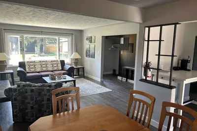 Image de Cozy, spacious and comfortable family friendly home!