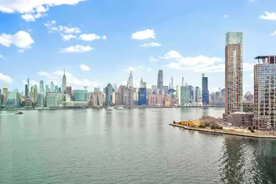 Luxury High Rise with Stunning Manhattan Views