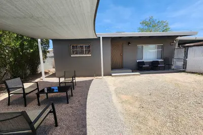 Image de Historic 4th Ave ~Sunset +Park Across the Street