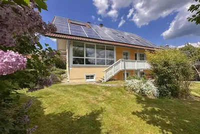 Image de Maison de vacances avec terrasse et jardin