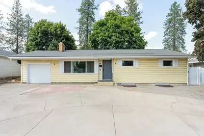 Image de Charming 3-bedroom house in terrific Spokane with WiFi, Ac and a large back yard