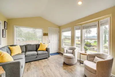 Image de 11 Mi to Port Townsend Ferry: Cottage w/ View!