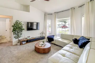 Image de 7 Mi to Dtwn: Charming Retreat w/ Yard in Boise