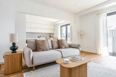 Image de Blueground | Alvalade, balcony, nr Campo Pequeno