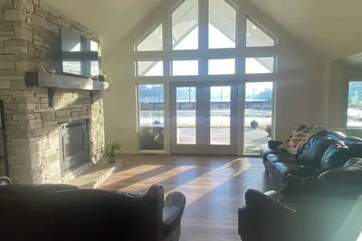 Image de Ranch with a Lakeview! Mini cows and goats outside your doorstep!