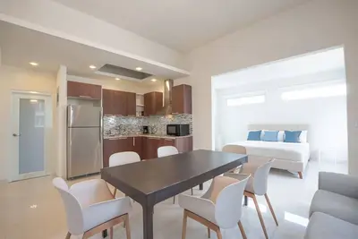 Image de Modern Condo with Ocean Breeze and Private Patio