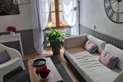 Image de Maison de bourg de *** étoiles idéal pour une famille avec commerces  /village