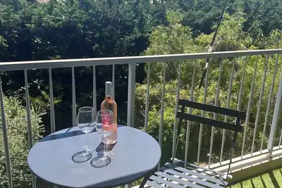 Image de 3 pièces Antibes climatisé parking famille ou travail proche centres d intérêt.