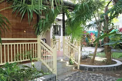 Image de Homerez - Maison cosy à Blue Bay avec parking privé et terrasse