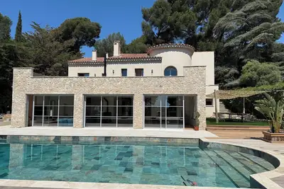 Image de Villa 5 chambres, piscine, tennis, pétanque, 10 min à pied de la plage