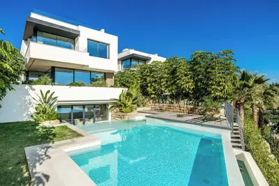Image de Modern villa: pool, terrace and close to the golf course
