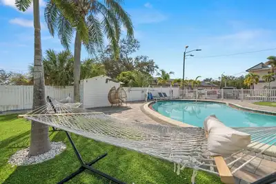 Image de Stylish 2q Beds Unit w/ Shared Pool 01