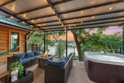 Image de Private Dock! Across from Branson Landing!