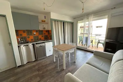 Image de Studio cabine 4 personnes avec climatisation et parking