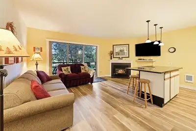 Image de Ski Condo - Perfect For A Bend Ski Getaway!