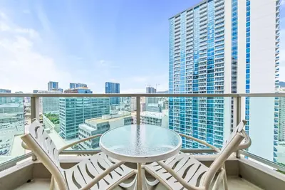 Image de Renovated Ala Moana Studio Stunning Views