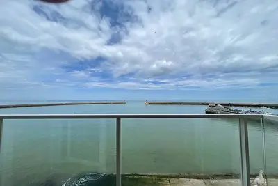 Image de FENÊTRES Et Balcon Sur Mer - Cap Mer est un appartement penthouse de 100m2.
