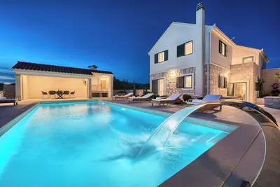 Image de Villa Lovorika - Padel, Cageball, Basketball & Heated Pool