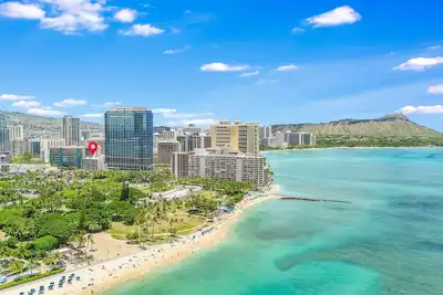 Image de Heart of Waikiki, 2 blocks to beach, kitchenette, lanai, free parking nearby!