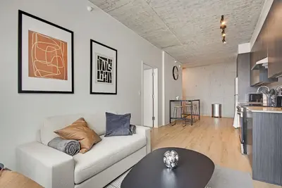 Image de South Loop Rooftop With In & Out Parking 1