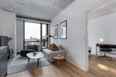 Image de South Loop Rooftop With In and Out Parking 2