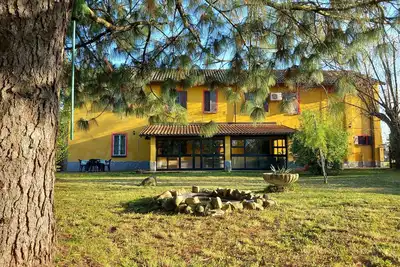 Image de Large house in the countryside, relax a few miles from highways. Large garden
