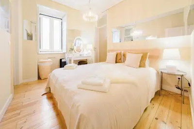 Image de Central & spacious 4+1 bed