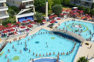 Image de Appartement confortable au bord de la piscine