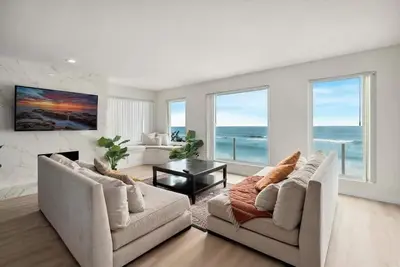 Image de Gorgeous Oceanfront Duplex P1215-1