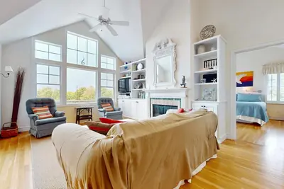 Image de Cape Beach House with spectacular views and beach access, central Ac