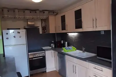 Image de grande maison à la campagne de 5 chambres et 8 couchages