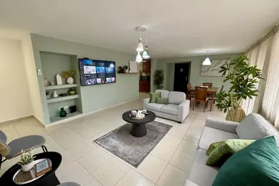 Image de Escape to Marbella: Modern Apartment near Cinta Costera