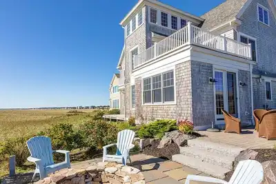 Image de Luxury 5br/5 ensuite baths • Oceanfront retreat directly on the beach!