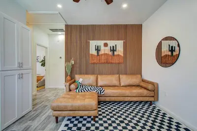 Image de Luxury Garage Apt 10 Min from Downtown!