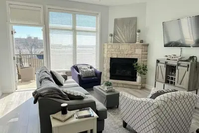 Stadium View Condo in wonderful Manhattan