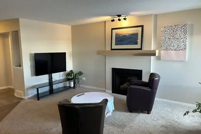 Image de Come stay at a quiet room in a safe area in the south of Calgary. Must love dogs