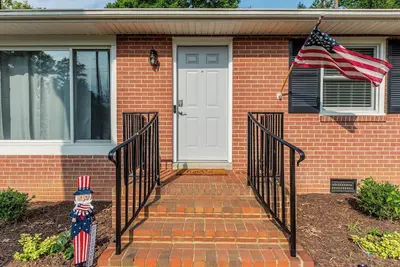 Image de Central 3-bedroom home in Richmond! Easy access to Rva area! Safe Neighborhood.