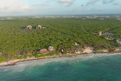 2 luxury apt with private pool, steps from sea.