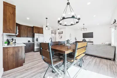 Image de Ashton Townhouse • Sleeps 10 • Near Yellowstone