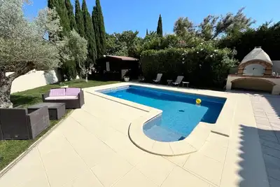 Image de Maison provençale avec piscine